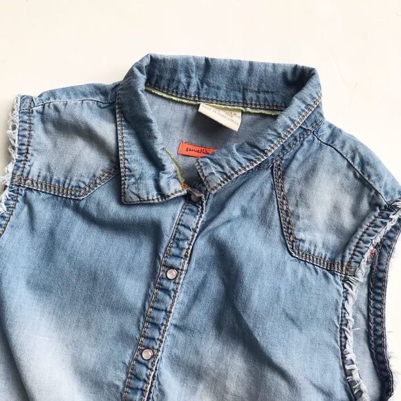 Zara sleeveless denim snap shirt EUC 6-7Y - Picture 2 of 5
